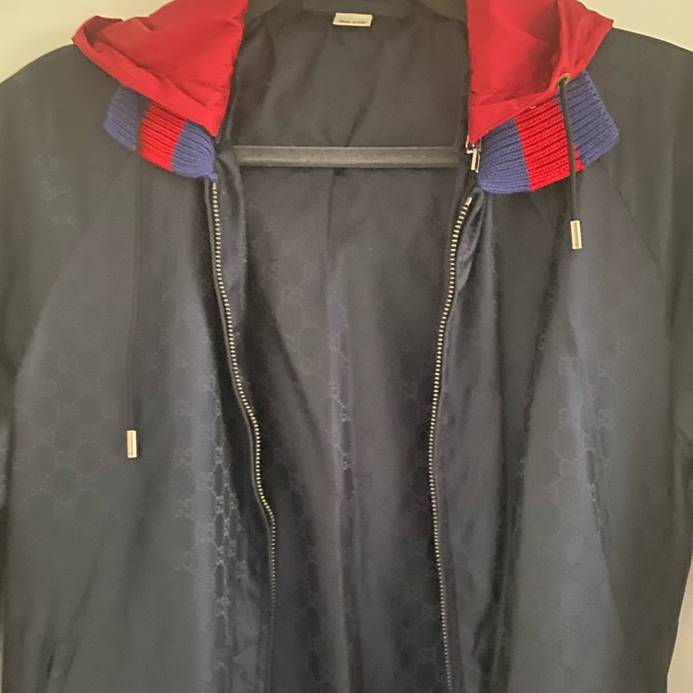 Gucci Unisex Windbreaker with detachable (zipper) hood.